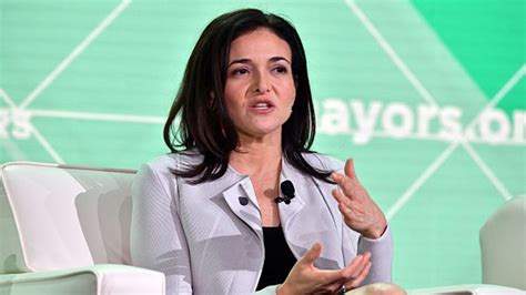 S­h­e­r­y­l­ ­S­a­n­d­b­e­r­g­,­ ­C­o­o­ ­d­i­ ­M­e­t­a­ ­v­e­ ­Z­u­c­k­e­r­b­e­r­g­’­i­n­ ­s­a­ğ­ ­k­o­l­u­ ­i­s­t­i­f­a­ ­e­t­t­i­